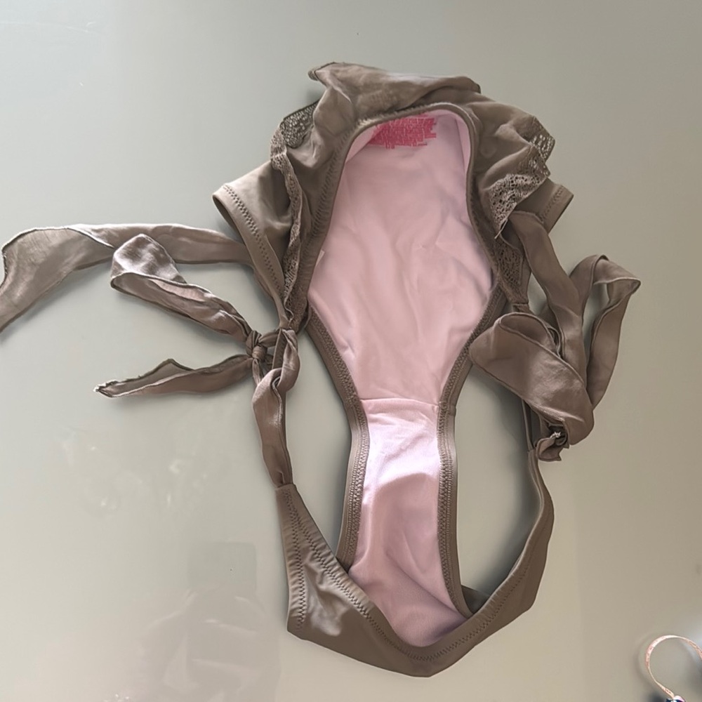 Victoria's Secret Taupe Ruffle Bikini Top - Picture 6 of 15